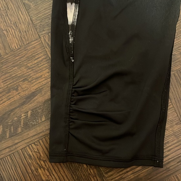 Black La Vie en Rose capris! - Picture 4 of 5